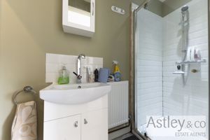 ensuite- click for photo gallery